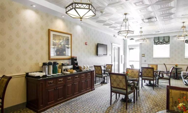 Breakfast area at Liberty Hotel Cleburne, An Ascend Hotel Collection Member.