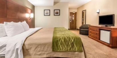 Spacious delux king bed with TV at Comfort Inn & Suites Barrie.