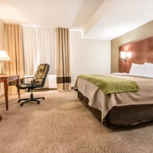 King bed with work desk at Comfort Inn & Suites Barrie.