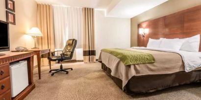 King bed with work desk at Comfort Inn & Suites Barrie.