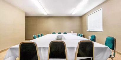 Professional meeting room at Comfort Inn & Suites Barrie.