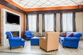 Comfortable lobby and coworking space at Comfort Inn & Suites Barrie.