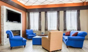 Comfortable lobby and coworking space at Comfort Inn & Suites Barrie.