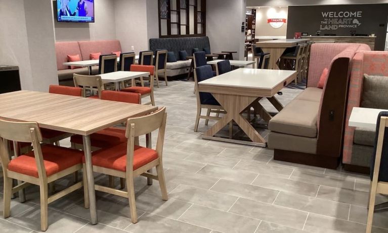 Dining and coworking space at Hampton Inn By Hilton Port Hope.