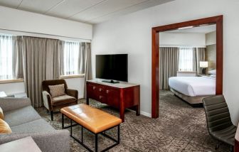 Spacious delux king room with lounge area and TV at Sheraton Needham.