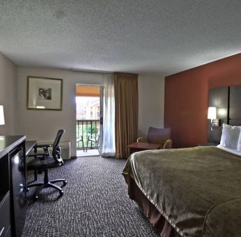 Chicago Club Inn & Suites