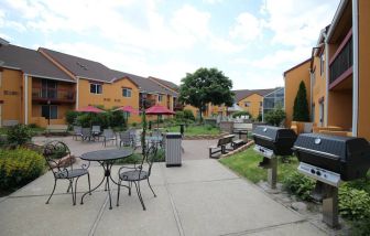 Chicago Club Inn & Suites, Westmont