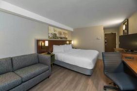 King suite at Comfort Inn Brossard.