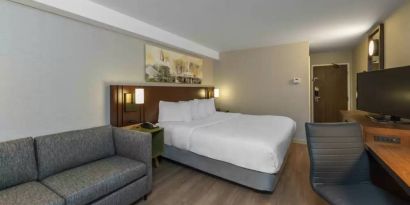 King suite at Comfort Inn Brossard.