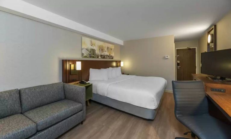 King suite at Comfort Inn Brossard.