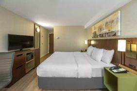 Day use room available at Comfort Inn Brossard.