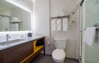 Private guest bathroom with shower at Holiday Inn Edmonton South - Evario Events.