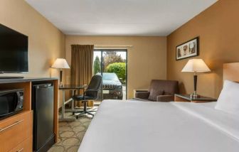 Comfort Inn Kingston HWY 401, Kingston