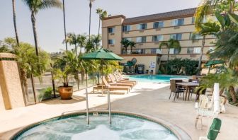 Outdoor jacuzzi pool at Best Western San Diego Zoo/SeaWorld Inn & Suites.