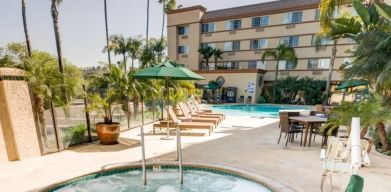 Outdoor jacuzzi pool at Best Western San Diego Zoo/SeaWorld Inn & Suites.