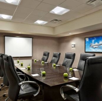 Professional meeting room at Acclaim Hotel Calgary Airport.