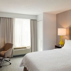 Delux king room with TV and work space at Hampton Inn Manhattan Chelsea.