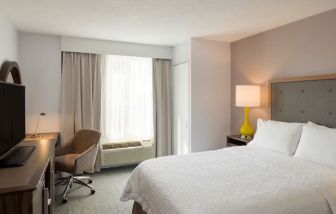 Delux king room with TV and work space at Hampton Inn Manhattan Chelsea.