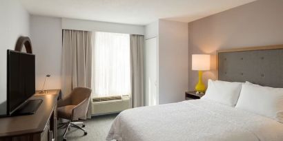 Delux king room with TV and work space at Hampton Inn Manhattan Chelsea.