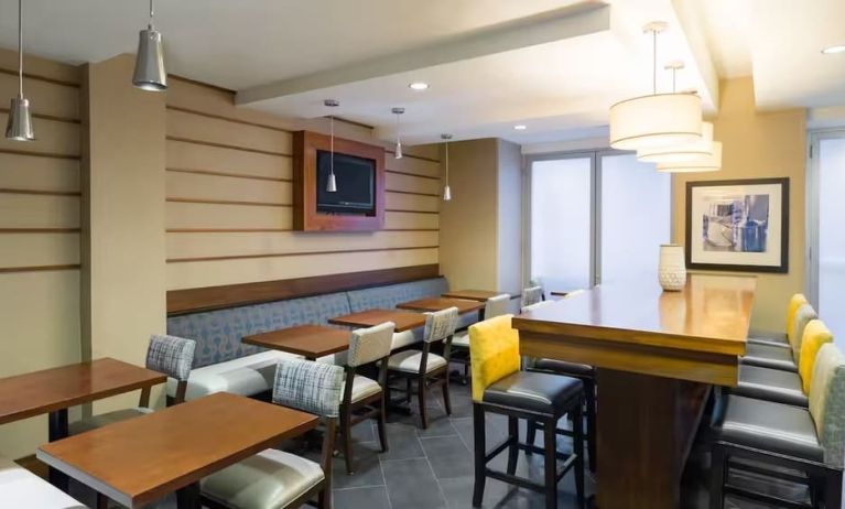 Dining and coworking space at Hampton Inn Manhattan Chelsea.