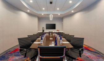 Professional meeting room at DoubleTree Atlanta Airport.