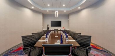 Professional meeting room at DoubleTree Atlanta Airport.