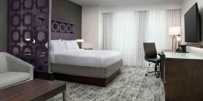 King bedroom with TV and business desk at Courtyard San Diego Downtown.