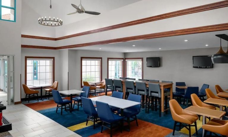 Dining and coworking space at Hyatt House Scottsdale.