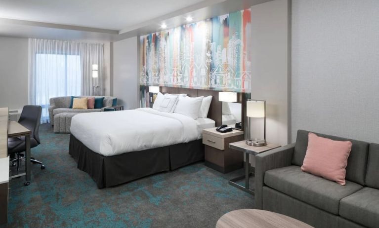 Delux king room with work space and lounge area at Courtyard By Marriott Houston Heights/I-10.