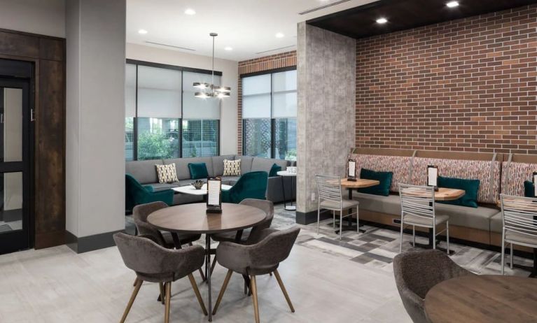 Lobby and coworking space at Courtyard By Marriott Houston Heights/I-10.