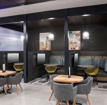 Lounge and coworking space with work pods at Courtyard By Marriott Houston Heights/I-10.