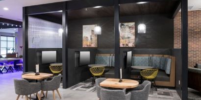 Lounge and coworking space with work pods at Courtyard By Marriott Houston Heights/I-10.