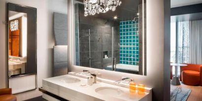 Private guest bathroom with shower at Hotel Nia, Autograph Collection.