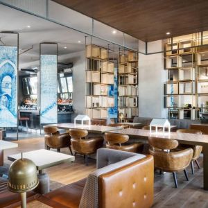 Library and coworking space at Hotel Nia, Autograph Collection.