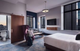 King bedroom with TV and business desk at Hotel Caza.