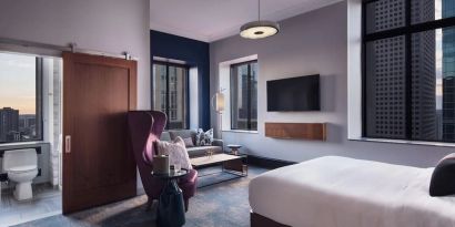 King bedroom with TV and business desk at Hotel Caza.