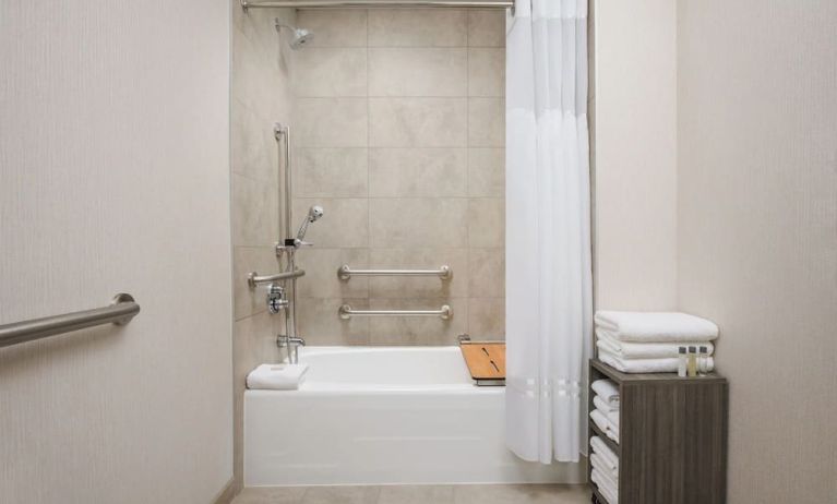 Private guest bathroom with shower at Hotel Caza.