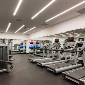 Equipped fitness center at Courtyard By Marriott Long Island City/New York Manhattan View.