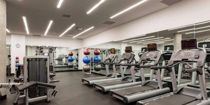 Equipped fitness center at Courtyard By Marriott Long Island City/New York Manhattan View.