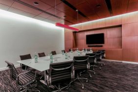 Professional meeting room at Courtyard By Marriott Long Island City/New York Manhattan View.