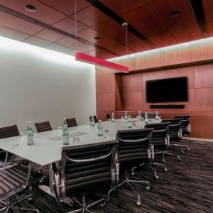 Professional meeting room at Courtyard By Marriott Long Island City/New York Manhattan View.