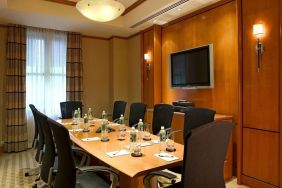 Professional meeting room at Beacon Hotel.