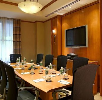 Professional meeting room at Beacon Hotel.