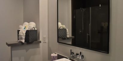 Private guest bathroom with shower at Hotel Bella.