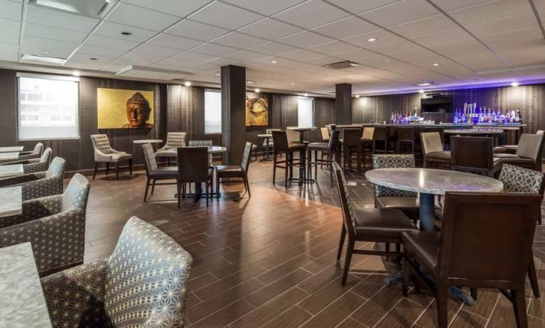 Dining area perfect for coworking at Best Western Premier NYC Gateway.