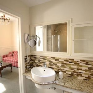 Private guest bathroom with shower at Parc Suites Hotel.