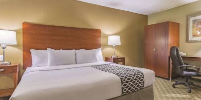 La Quinta Inn & Suites Cleveland Airport West