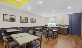 Days Inn & Suites By Wyndham Lindsay