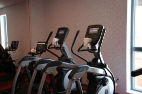 Well equipped fitness center at Graduate New York.