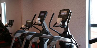 Well-equipped fitness center at Graduate New York.